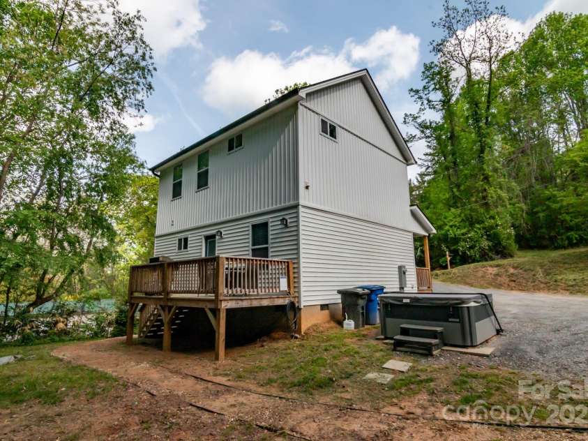 106 Dalton Street, Black Mountain, NC 28711.  MLS# CAR4254021, YatesRealty ID 13474. 