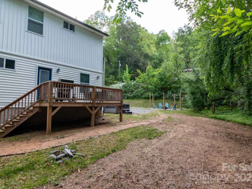 106 Dalton Street, Black Mountain, NC 28711.  MLS# CAR4254021, YatesRealty ID 13474. 