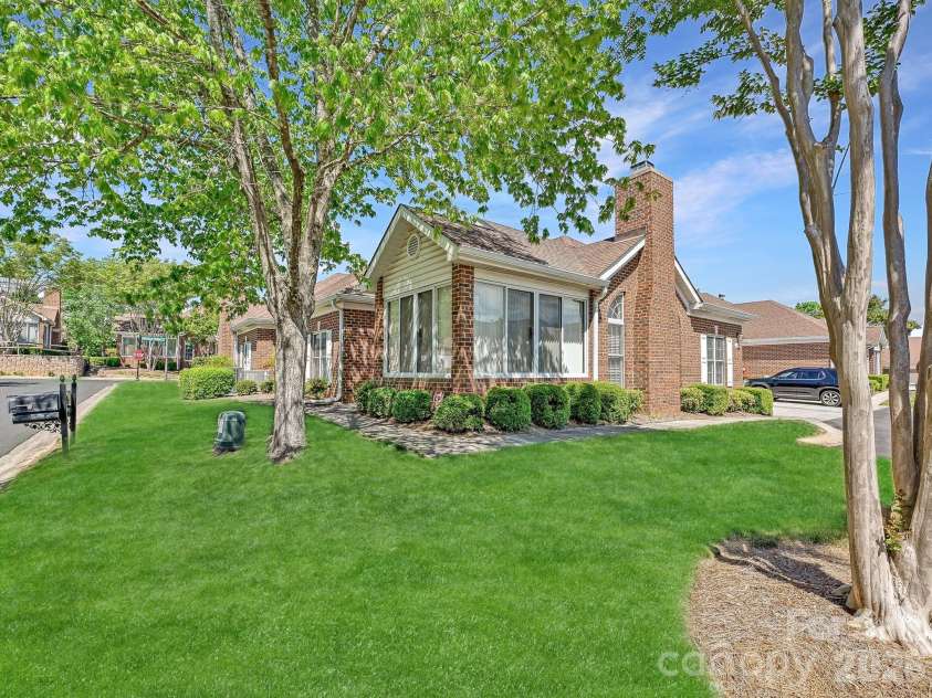 8655 Windsor Ridge Drive, Charlotte, NC 28277.  MLS# CAR4371179, YatesRealty ID 13474. 