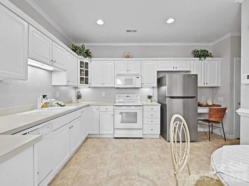 8655 Windsor Ridge Drive, Charlotte, NC 28277.  MLS# CAR4371179, YatesRealty ID 13474. 