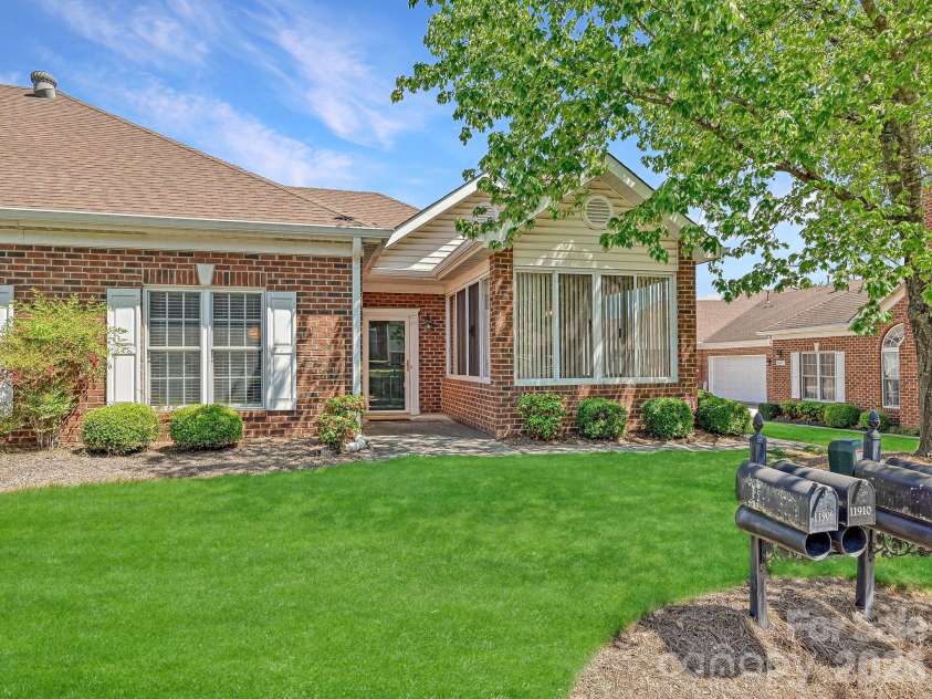 8655 Windsor Ridge Drive, Charlotte, NC 28277.  MLS# CAR4371179, YatesRealty ID 13474. 