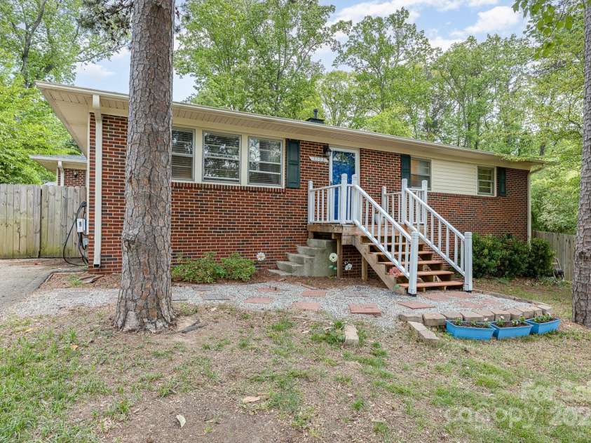 3104 Canterbury Street, Greensboro, NC 27408.  MLS# CAR4258722, YatesRealty ID 13475. 