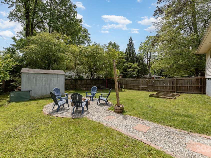3104 Canterbury Street, Greensboro, NC 27408.  MLS# CAR4258722, YatesRealty ID 13475. 