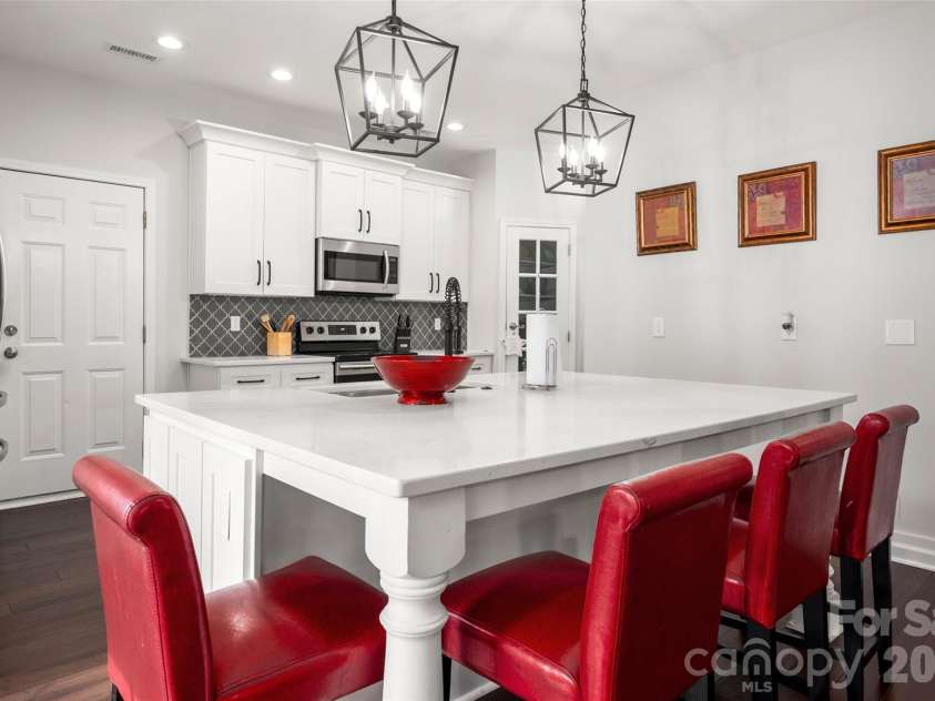 6714 Reedy Creek Road, Charlotte, NC 28215.  MLS# CAR4345304, YatesRealty ID 13475. 