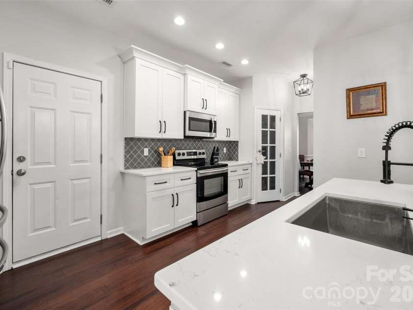 6714 Reedy Creek Road, Charlotte, NC 28215.  MLS# CAR4345304, YatesRealty ID 13475. 