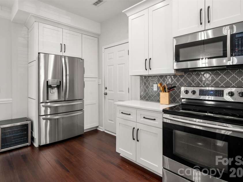 6714 Reedy Creek Road, Charlotte, NC 28215.  MLS# CAR4345304, YatesRealty ID 13475. 