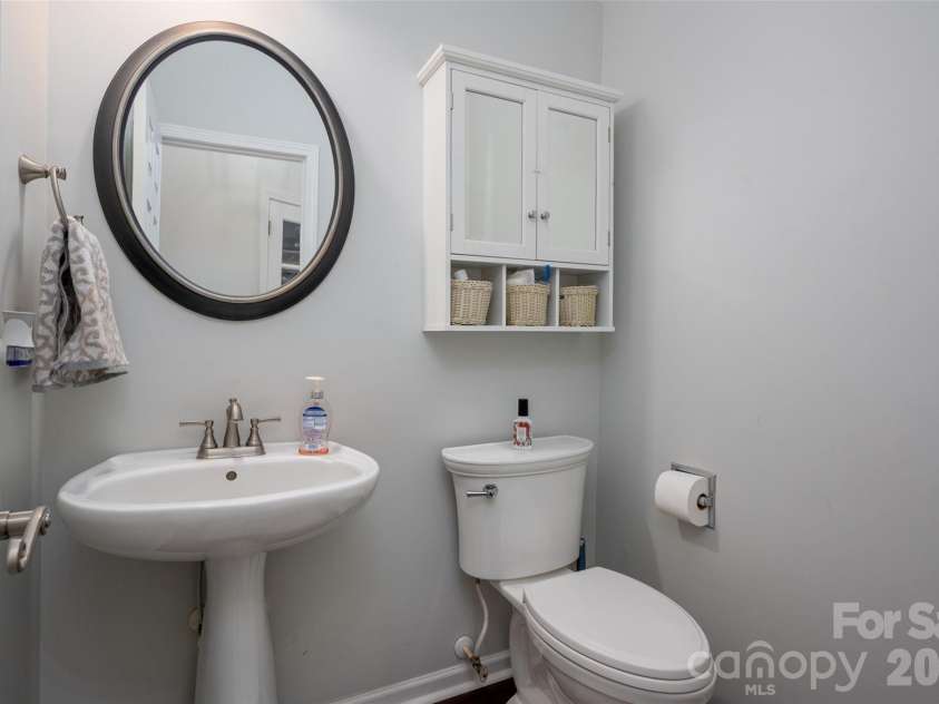 6714 Reedy Creek Road, Charlotte, NC 28215.  MLS# CAR4345304, YatesRealty ID 13475. 