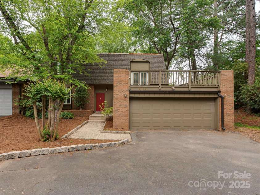 4025 Woodfox Drive, Charlotte, NC 28277.  MLS# CAR4258615, YatesRealty ID 13476. 