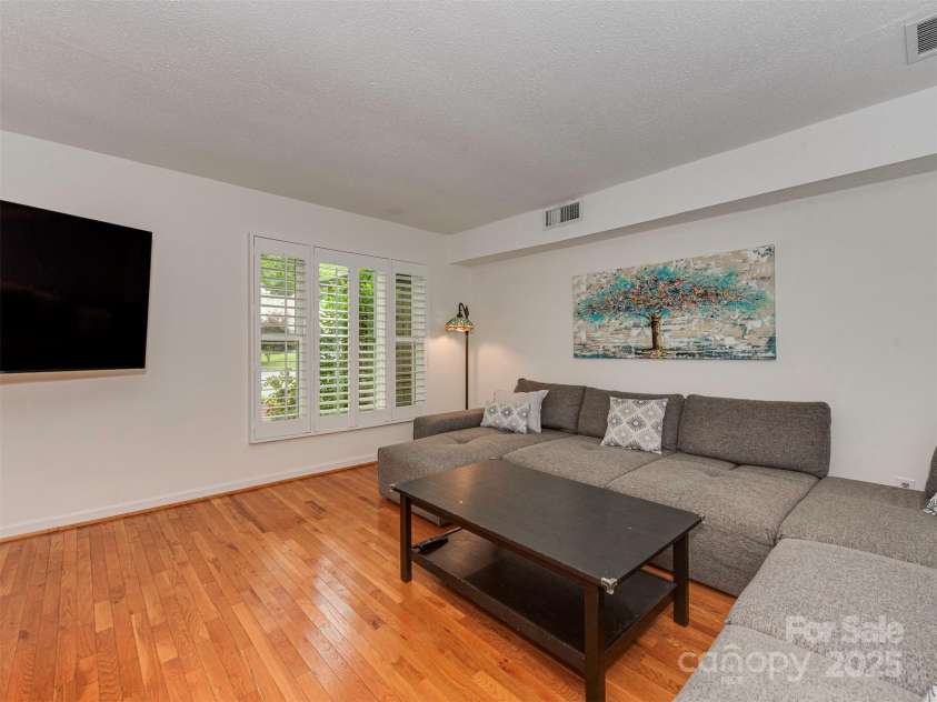 4025 Woodfox Drive, Charlotte, NC 28277.  MLS# CAR4258615, YatesRealty ID 13476. 