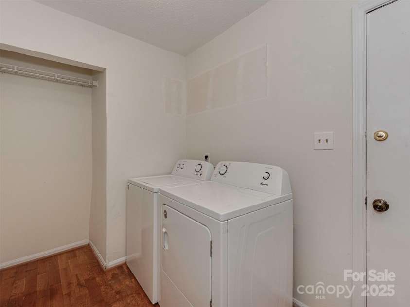 4025 Woodfox Drive, Charlotte, NC 28277.  MLS# CAR4258615, YatesRealty ID 13476. 