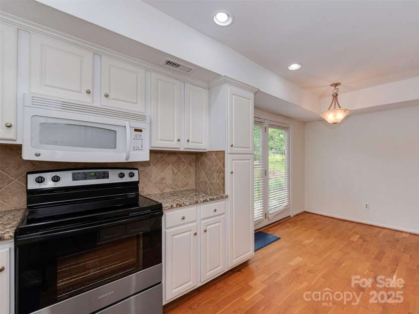 4025 Woodfox Drive, Charlotte, NC 28277.  MLS# CAR4258615, YatesRealty ID 13476. 