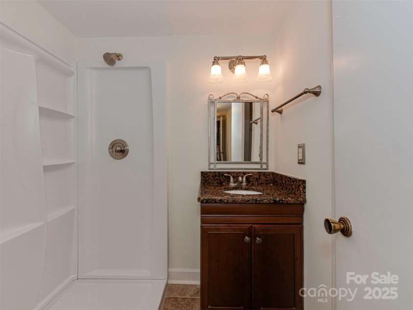 4025 Woodfox Drive, Charlotte, NC 28277.  MLS# CAR4258615, YatesRealty ID 13476. 