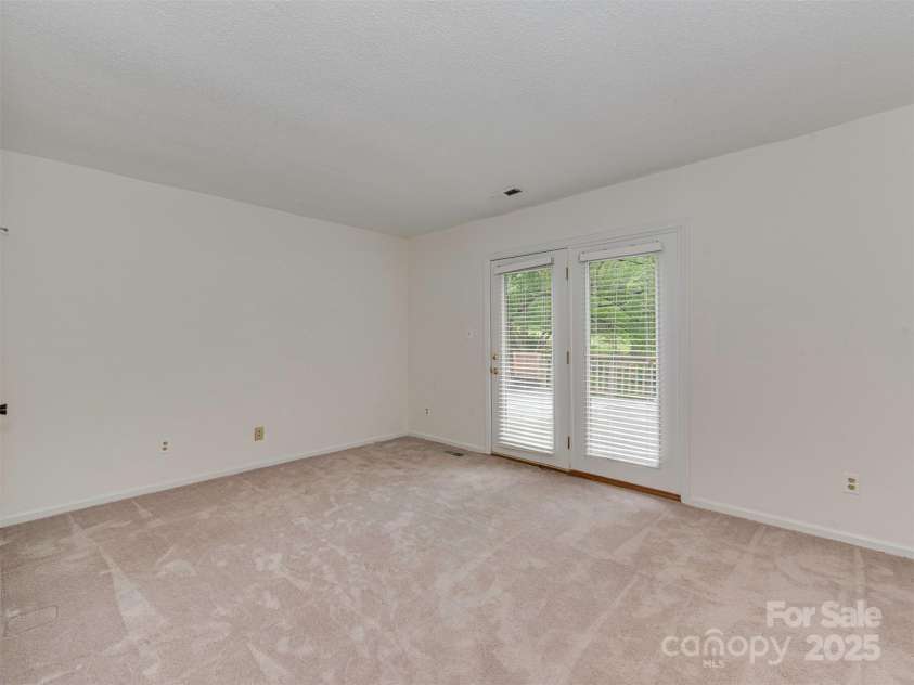 4025 Woodfox Drive, Charlotte, NC 28277.  MLS# CAR4258615, YatesRealty ID 13476. 