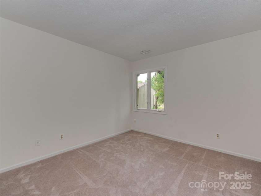 4025 Woodfox Drive, Charlotte, NC 28277.  MLS# CAR4258615, YatesRealty ID 13476. 