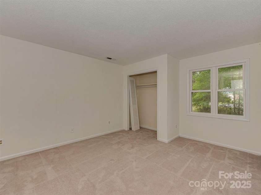 4025 Woodfox Drive, Charlotte, NC 28277.  MLS# CAR4258615, YatesRealty ID 13476. 
