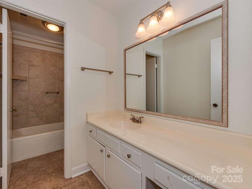 4025 Woodfox Drive, Charlotte, NC 28277.  MLS# CAR4258615, YatesRealty ID 13476. 