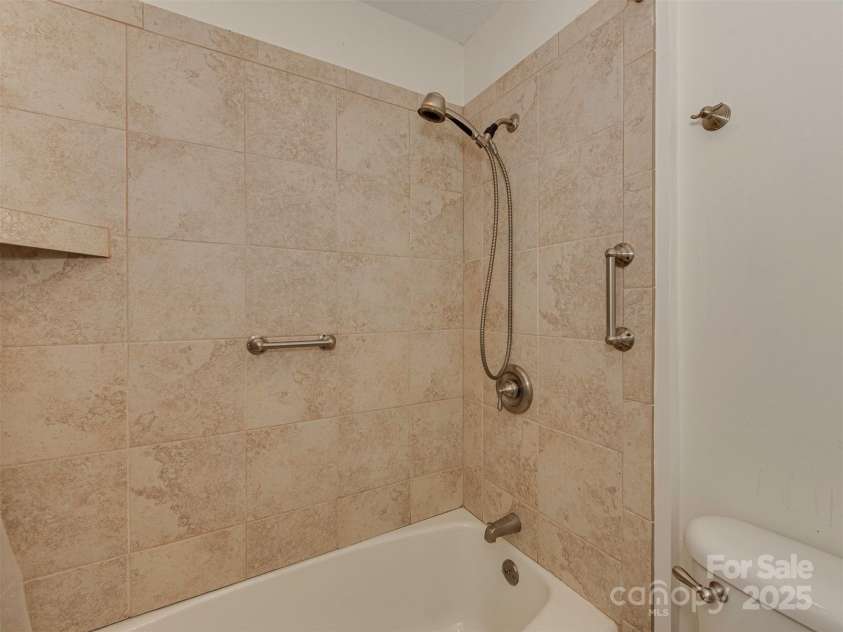 4025 Woodfox Drive, Charlotte, NC 28277.  MLS# CAR4258615, YatesRealty ID 13476. 
