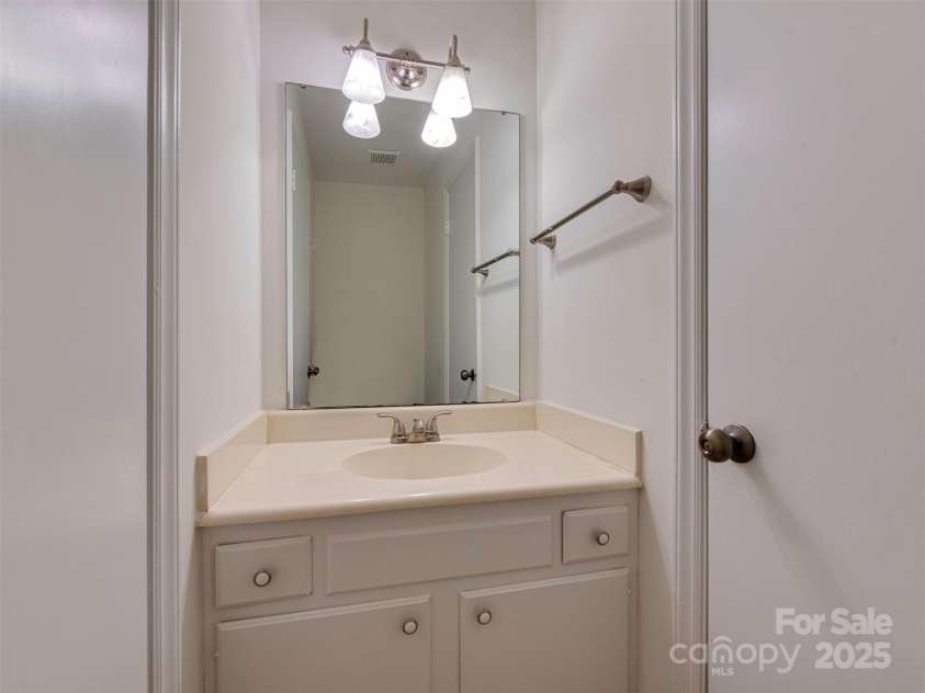 4025 Woodfox Drive, Charlotte, NC 28277.  MLS# CAR4258615, YatesRealty ID 13476. 