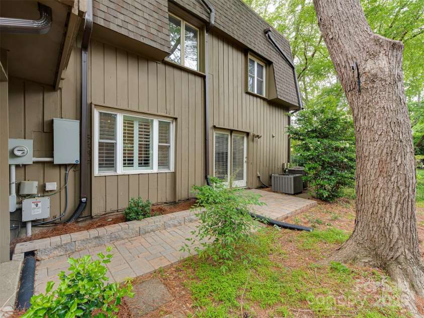 4025 Woodfox Drive, Charlotte, NC 28277.  MLS# CAR4258615, YatesRealty ID 13476. 