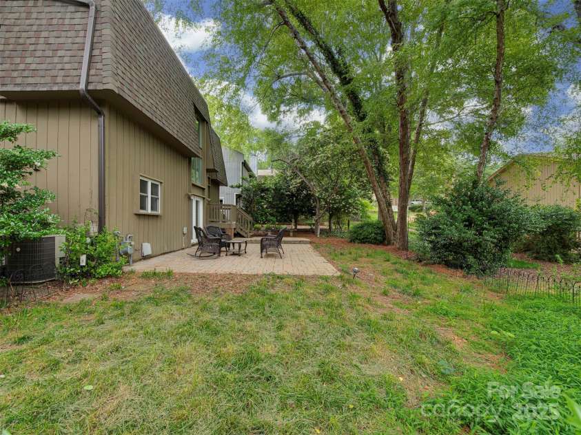 4025 Woodfox Drive, Charlotte, NC 28277.  MLS# CAR4258615, YatesRealty ID 13476. 
