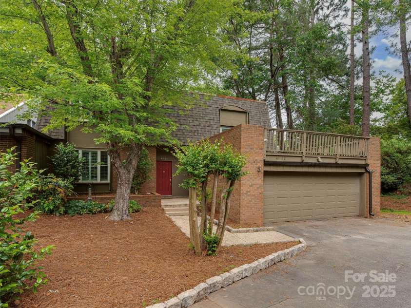 4025 Woodfox Drive, Charlotte, NC 28277.  MLS# CAR4258615, YatesRealty ID 13476. 
