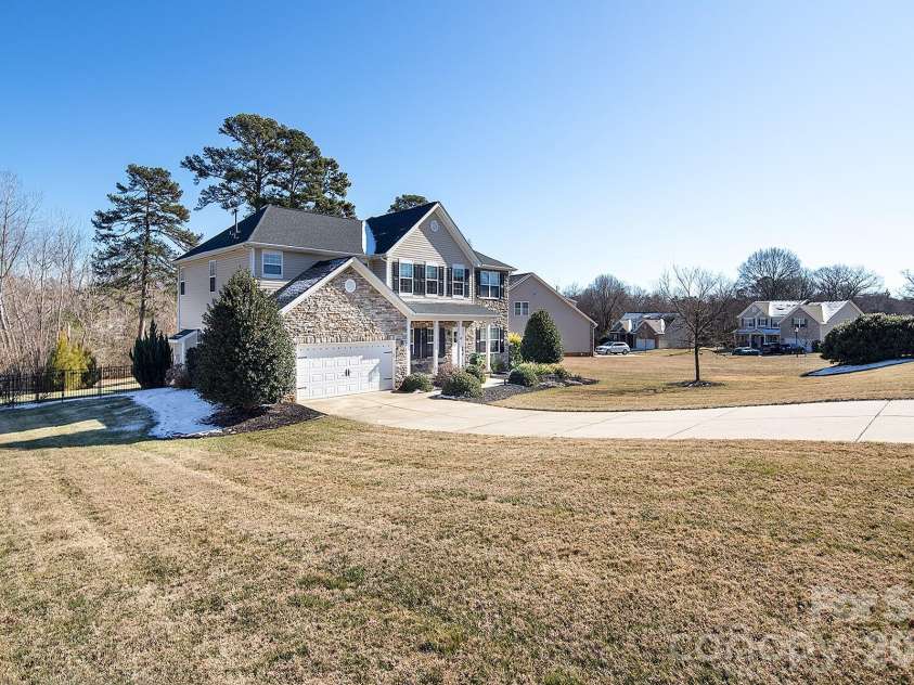 4100 Hay Meadow Drive, Mint Hill, NC 28227.  MLS# CAR4342313, YatesRealty ID 13476. 