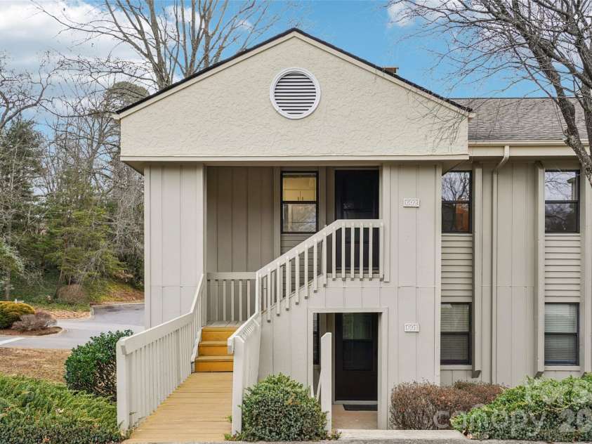 602 Abbey Circle, Asheville, NC 28805.  MLS# CAR4336699, YatesRealty ID 13477. 