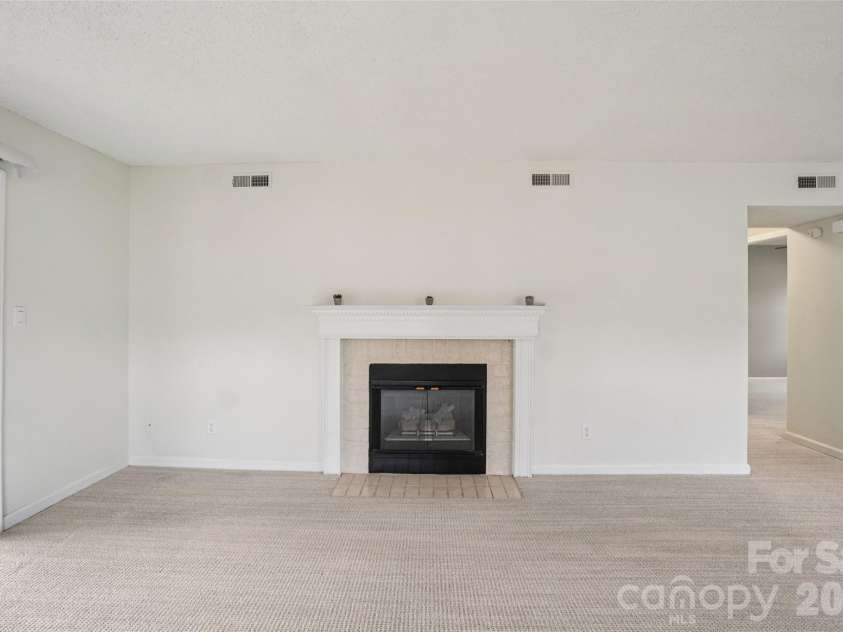 602 Abbey Circle, Asheville, NC 28805.  MLS# CAR4336699, YatesRealty ID 13477. 