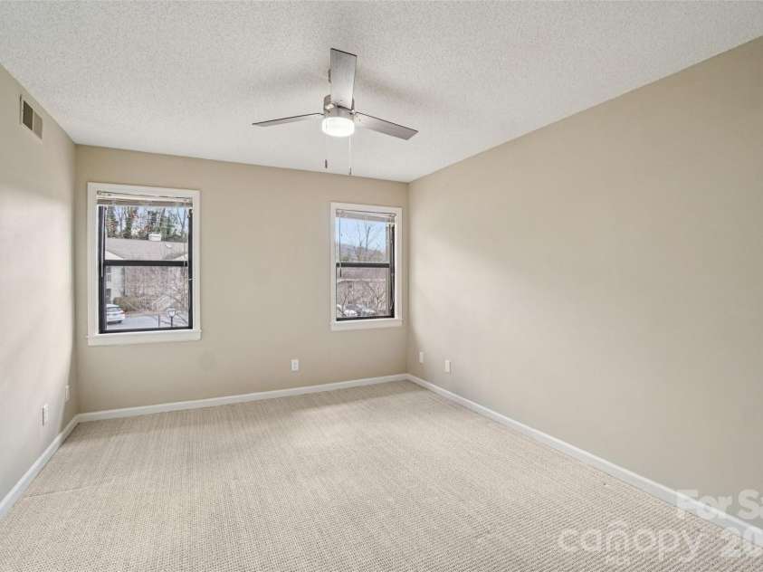 602 Abbey Circle, Asheville, NC 28805.  MLS# CAR4336699, YatesRealty ID 13477. 