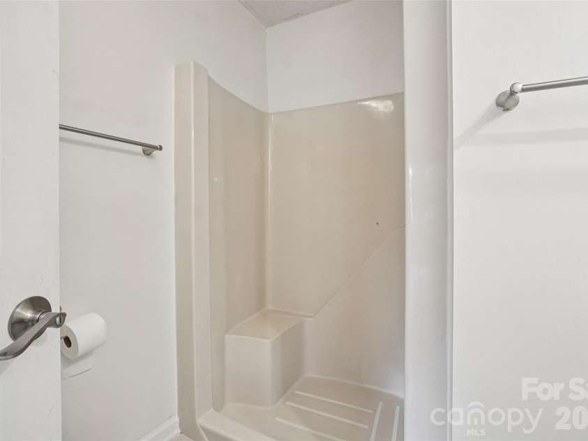 602 Abbey Circle, Asheville, NC 28805.  MLS# CAR4336699, YatesRealty ID 13477. 