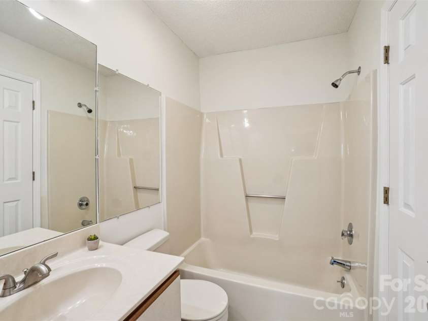 602 Abbey Circle, Asheville, NC 28805.  MLS# CAR4336699, YatesRealty ID 13477. 