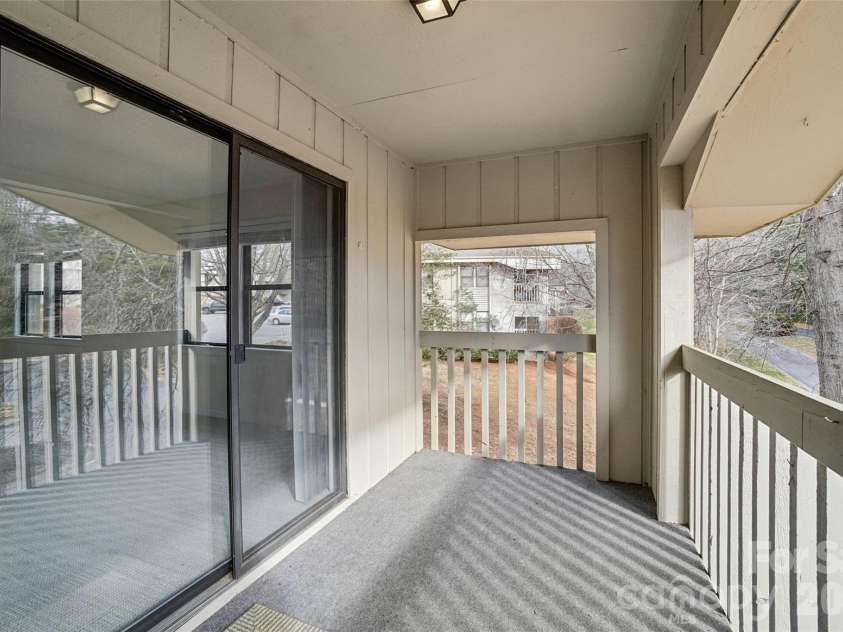 602 Abbey Circle, Asheville, NC 28805.  MLS# CAR4336699, YatesRealty ID 13477. 