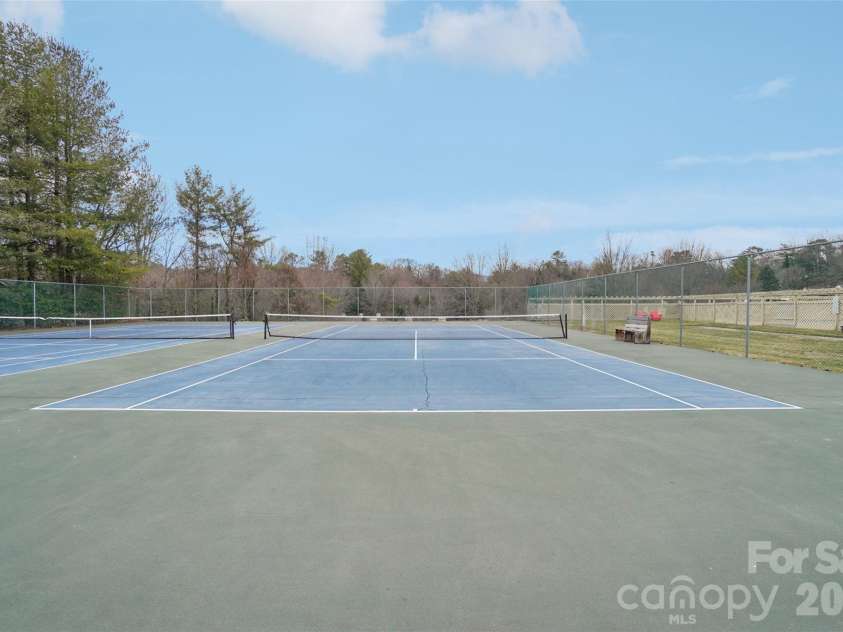 602 Abbey Circle, Asheville, NC 28805.  MLS# CAR4336699, YatesRealty ID 13477. 