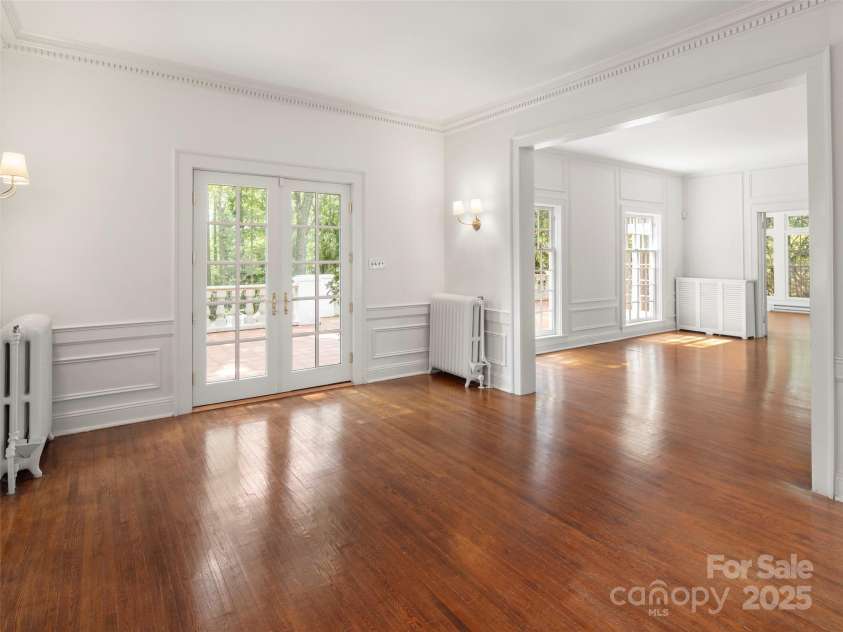 316 Vanderbilt Road, Asheville, NC 28803.  MLS# CAR4258153, YatesRealty ID 13479. 