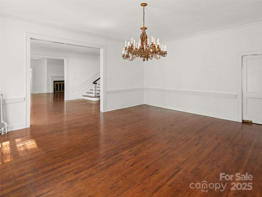 316 Vanderbilt Road, Asheville, NC 28803.  MLS# CAR4258153, YatesRealty ID 13479. 