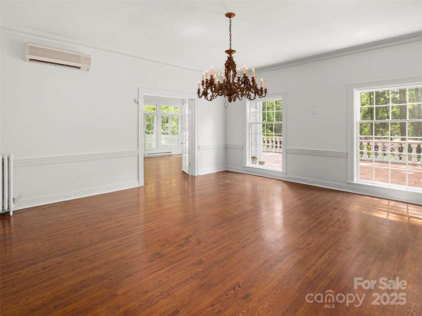 316 Vanderbilt Road, Asheville, NC 28803.  MLS# CAR4258153, YatesRealty ID 13479. 