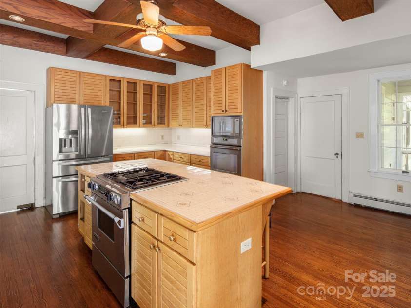 316 Vanderbilt Road, Asheville, NC 28803.  MLS# CAR4258153, YatesRealty ID 13479. 