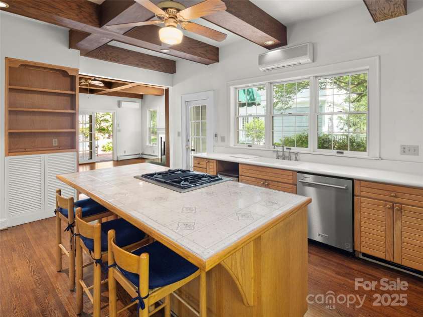 316 Vanderbilt Road, Asheville, NC 28803.  MLS# CAR4258153, YatesRealty ID 13479. 