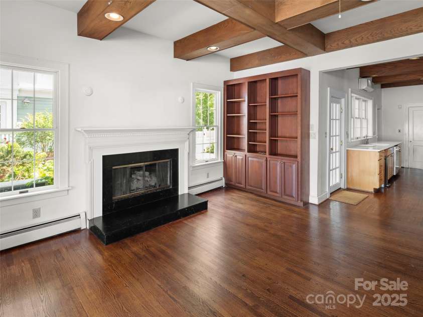 316 Vanderbilt Road, Asheville, NC 28803.  MLS# CAR4258153, YatesRealty ID 13479. 