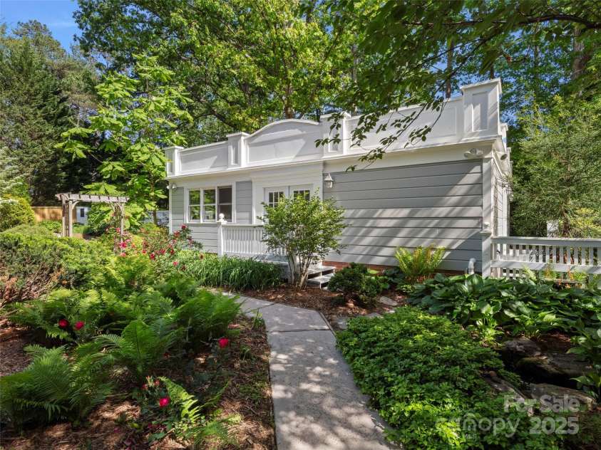 316 Vanderbilt Road, Asheville, NC 28803.  MLS# CAR4258153, YatesRealty ID 13479. 