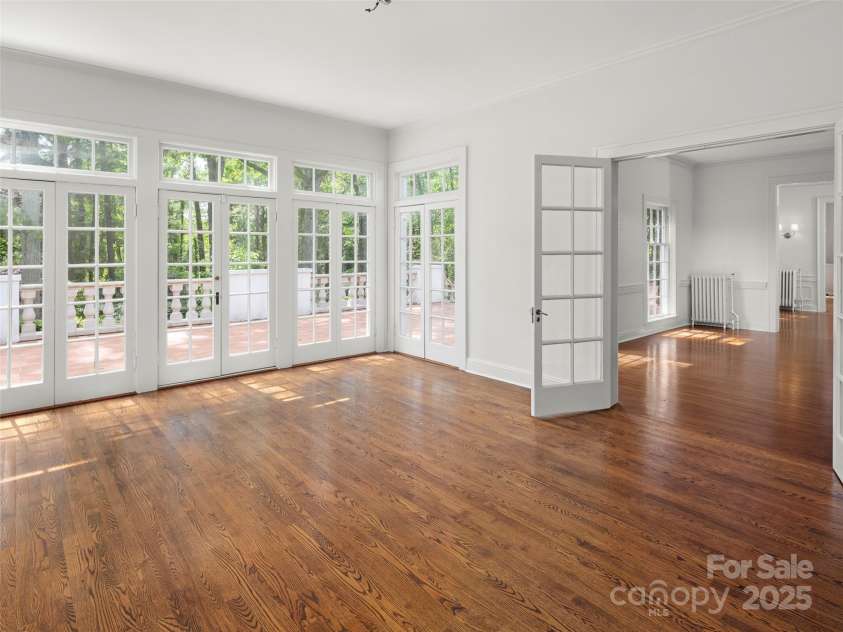 316 Vanderbilt Road, Asheville, NC 28803.  MLS# CAR4258153, YatesRealty ID 13479. Casual dining