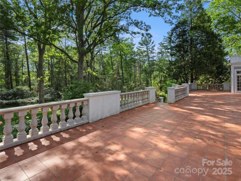316 Vanderbilt Road, Asheville, NC 28803.  MLS# CAR4258153, YatesRealty ID 13479. Front veranda