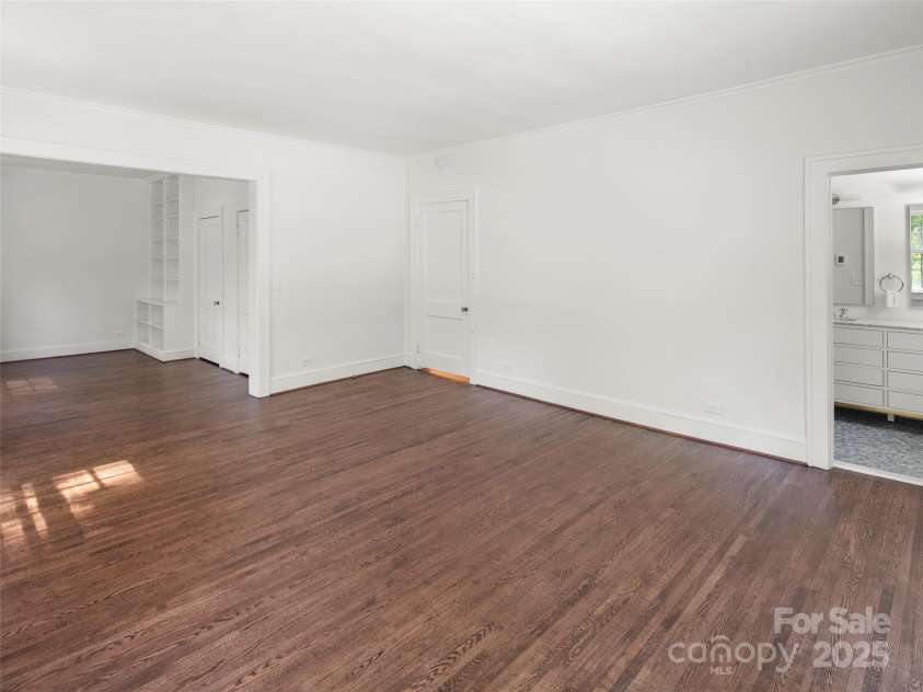 316 Vanderbilt Road, Asheville, NC 28803.  MLS# CAR4258153, YatesRealty ID 13479. Primary Bedroom /sitting room