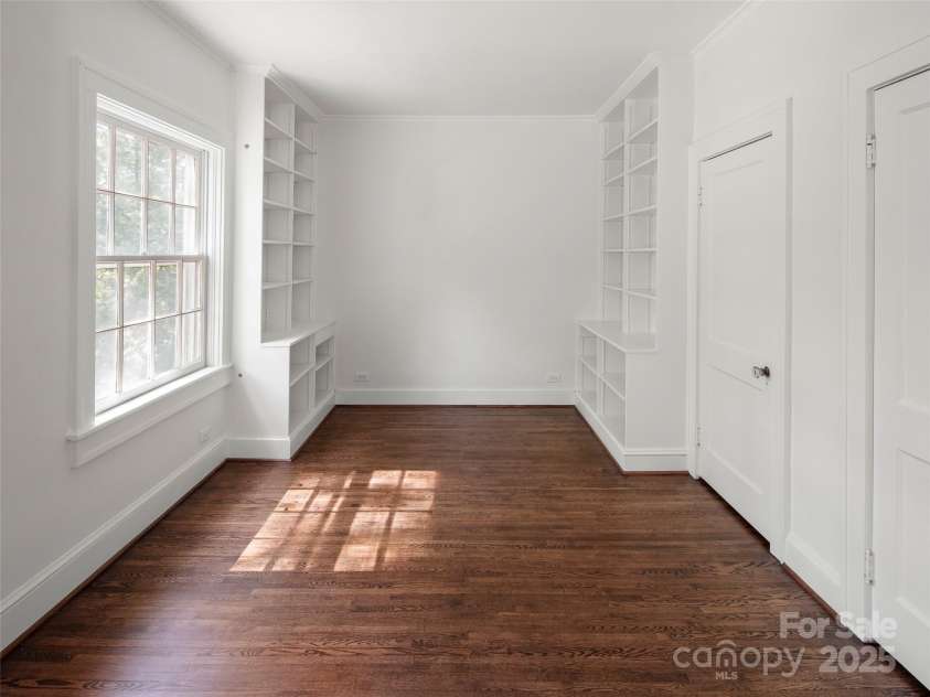 316 Vanderbilt Road, Asheville, NC 28803.  MLS# CAR4258153, YatesRealty ID 13479. Primary sitting room