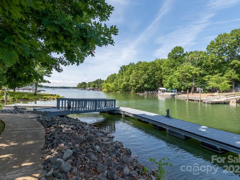18742 Silver Quay Drive, Cornelius, NC 28031.  MLS# CAR4320397, YatesRealty ID 1348. 