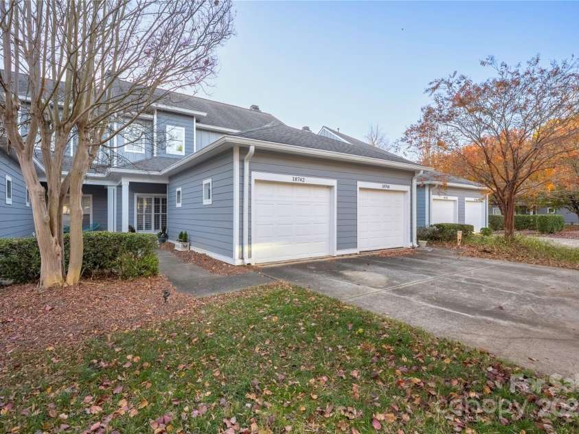 18742 Silver Quay Drive, Cornelius, NC 28031.  MLS# CAR4320397, YatesRealty ID 1348. 