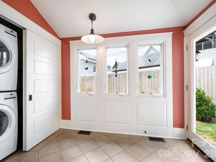 30 Monroe Place, Asheville, NC 28801.  MLS# CAR4366107, YatesRealty ID 13481. All Appliances Convey 