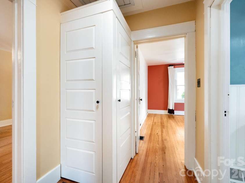 30 Monroe Place, Asheville, NC 28801.  MLS# CAR4366107, YatesRealty ID 13481. Helpful Linen and Toiletry Closets Near Bath