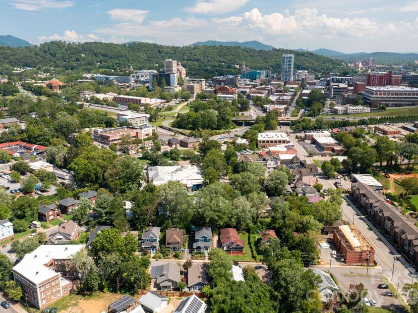 30 Monroe Place, Asheville, NC 28801.  MLS# CAR4366107, YatesRealty ID 13481. Just Steps to Downtown Asheville