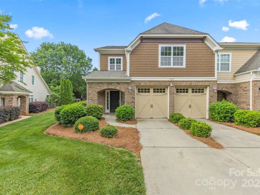 8505 Loxton Circle, Charlotte, NC 28214.  MLS# CAR4255113, YatesRealty ID 13481. 